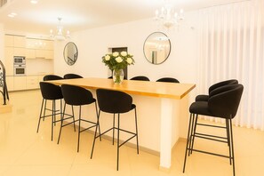 Dining - Spacious 6-bedroom villa with jacuzzi & heated pool in Rishon LeZion (Rishon LeZion)