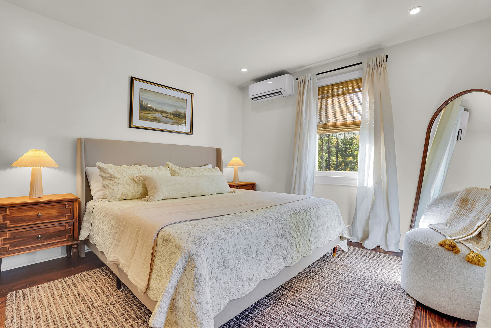 10 bedrooms, iron/ironing board, WiFi, bed sheets