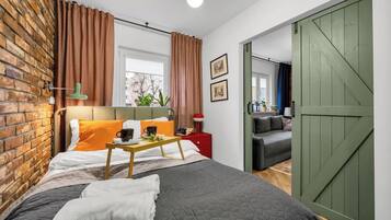 1 dormitorio, tabla de planchar con plancha, wifi y ropa de cama