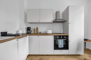 Réfrigérateur, four, plaque de cuisson, lave-vaisselle