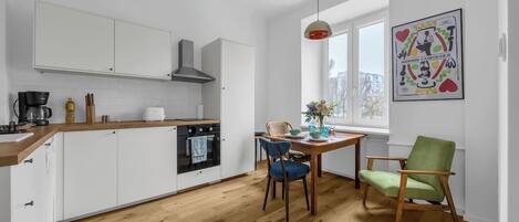 Kühlschrank, Ofen, Herdplatte, Geschirrspüler