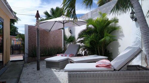 Earthy Island Casita Aruba/Charming 3-bedroom bungalow w/ AC near Mangel Halto