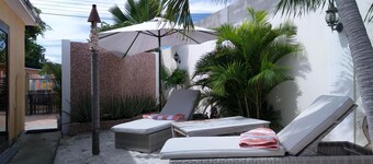 Earthy Island Casita Aruba/Charming 3-bedroom bungalow w/ AC near Mangel Halto