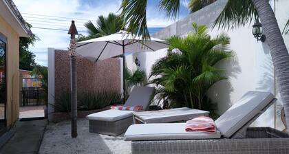 Earthy Island Casita Aruba/Charming 3-bedroom bungalow w/ AC near Mangel Halto