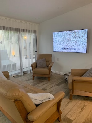 Smart TV - Earthy Island Casita Aruba/Charming 3-bedroom bungalow w/ AC near Mangel Halto (Savaneta)