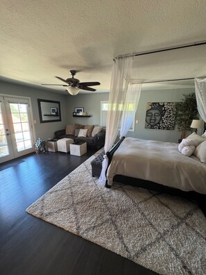 4 makuuhuonetta, työpöytä, silitysrauta/-lauta, ilmainen Wi-Fi