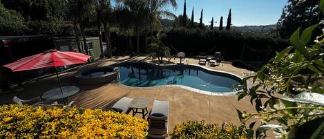 Et oppvarmet basseng