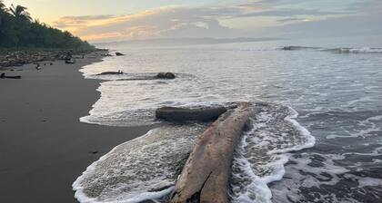 Ocean front 3-bedroom retreat with AC in Playa Zancudo