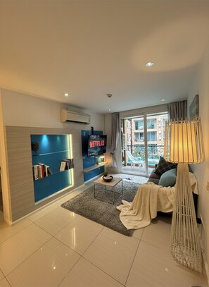 Smart TV, video library - Atlantis resort - 2 Bedrooms corner condo pool view Beachfront Jomtien Pattaya (Muang Pattaya)