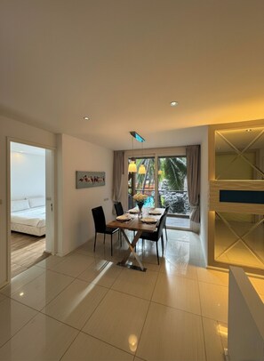Dining - Atlantis resort - 2 Bedrooms corner condo pool view Beachfront Jomtien Pattaya (Muang Pattaya)