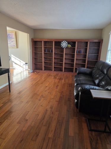 Superb 3-bedroom house with great backyard view in Garner