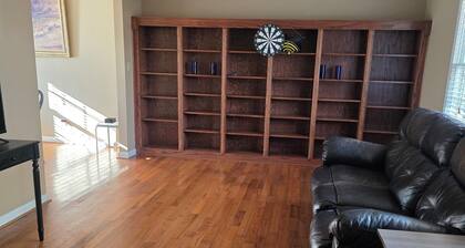 Superb 3-bedroom house with great backyard view in Garner