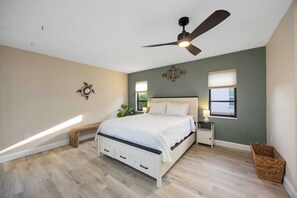 3 bedrooms, iron/ironing board, free WiFi, bed sheets - Canal-Front Pool Home near Gulf Beaches & Golf +  exclusive local perks! (Rotonda West)