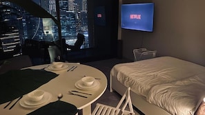 Luxury Studio, City View | Minibar, soundproofing, iron/ironing board, free WiFi - Sky Burj Khalifa View (Dubai)