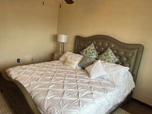 3 bedrooms, desk, iron/ironing board, free WiFi - Serene 3-bedroom house in Sun City
Golf course & lake front near Stadium. (Sun City)