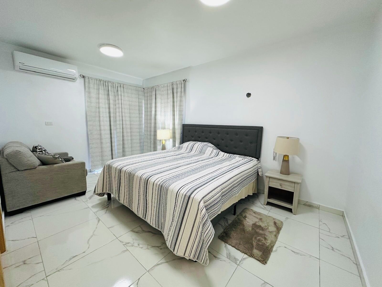 3 chambres, fer et planche à repasser, Wi-Fi, draps fournis