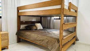 3 quartos, ferros/tábuas de passar roupa, Wi-Fi, roupa de cama
