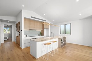 Fridge, microwave, oven, stovetop - Stunning brand new Home with Ocean Views and pet friendly (Portarlington)
