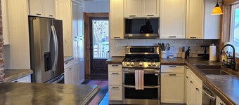 Charming Bungalow • Hot Tub • Near Trails & Dining