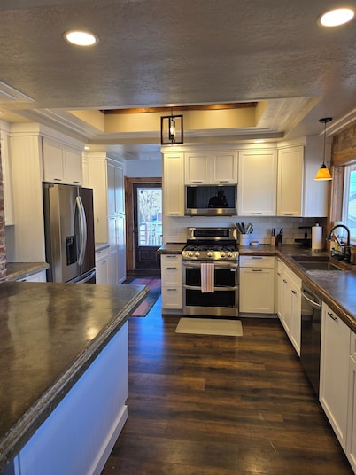 Charming Bungalow • Hot Tub • Near Trails & Dining