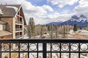 Property grounds - 3 Sisters Mtn View | Pool w/slide | Hot Tub | BBQ (Canmore)