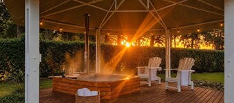 Swannie Creek - Private Hot Tub Retreat in the Elgin Valley!