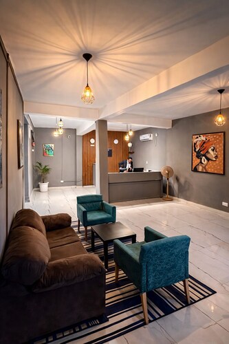 Tris Estates Hotel & Suites 