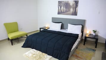 Superior appartement, balkon, uitzicht op de stad | Een strijkplank/strijkijzer, gratis wifi