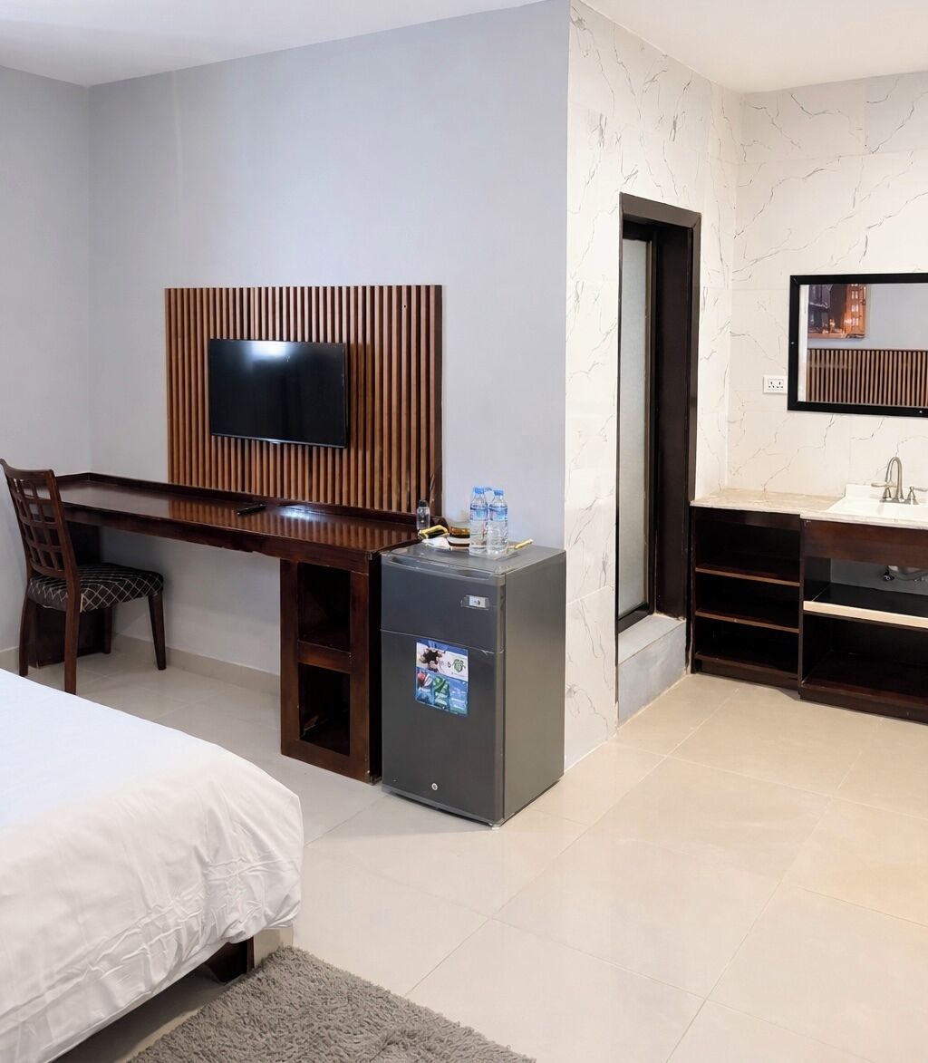 Economy-Einzelzimmer, Gartenblick | Schreibtisch, laptopgeeigneter Arbeitsplatz, Bügeleisen/Bügelbrett