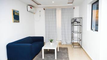 Bureau, espace de travail pour ordinateur portable