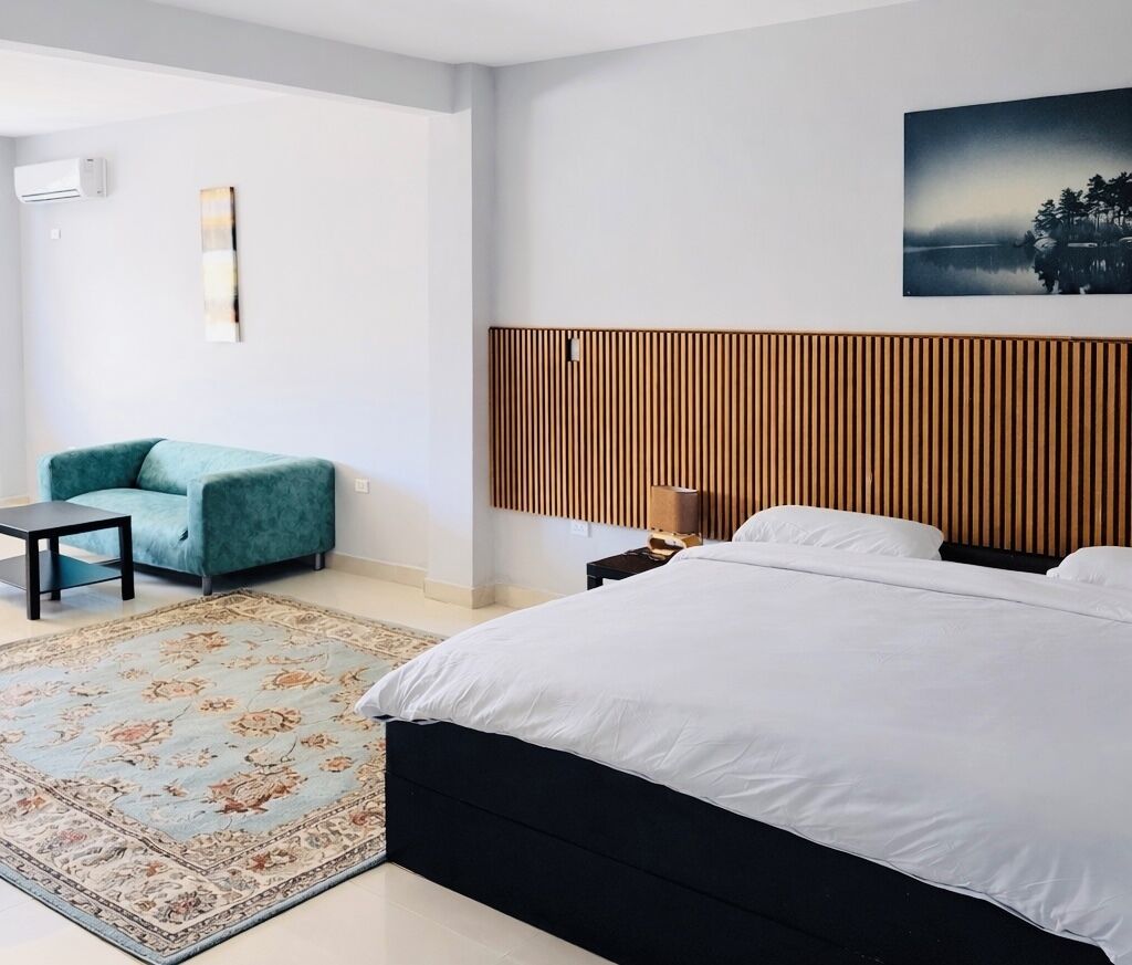 Junior-Studiosuite, Gartenblick | Schreibtisch, laptopgeeigneter Arbeitsplatz, Bügeleisen/Bügelbrett