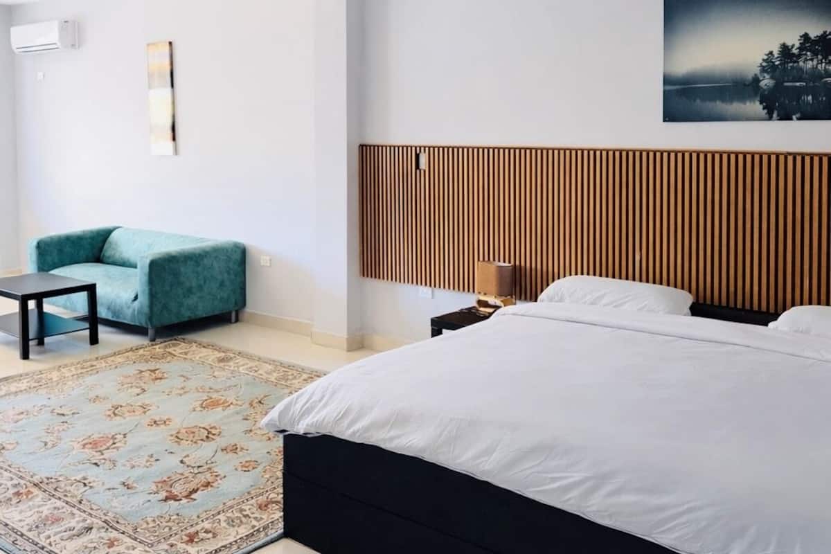 Junior Studio Suite, Garden View | Desk, laptop workspace, iron/ironing board, free WiFi