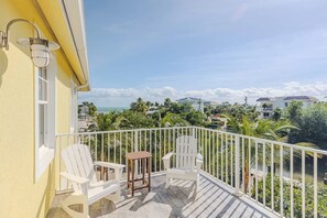 Property grounds - Seven Palms: Your Key to Happiness Oceanfront Luxury with Private Pool, Dock & Stunning Views (Marathon)