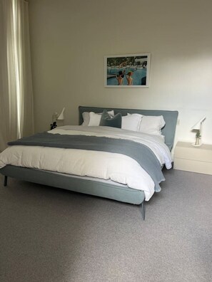 5 bedrooms, desk, WiFi - Portsea Paramount - when only the best will do! (Portsea)