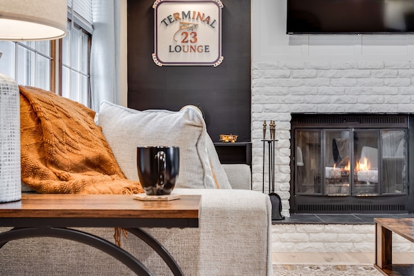 TV, fireplace