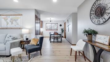 Télévision, cheminée