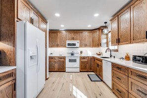 Mikroaaltouuni, uuni, liesi, astianpesukone