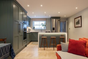 Interior - Central Kensington - Luxury Family Townhouse (London)