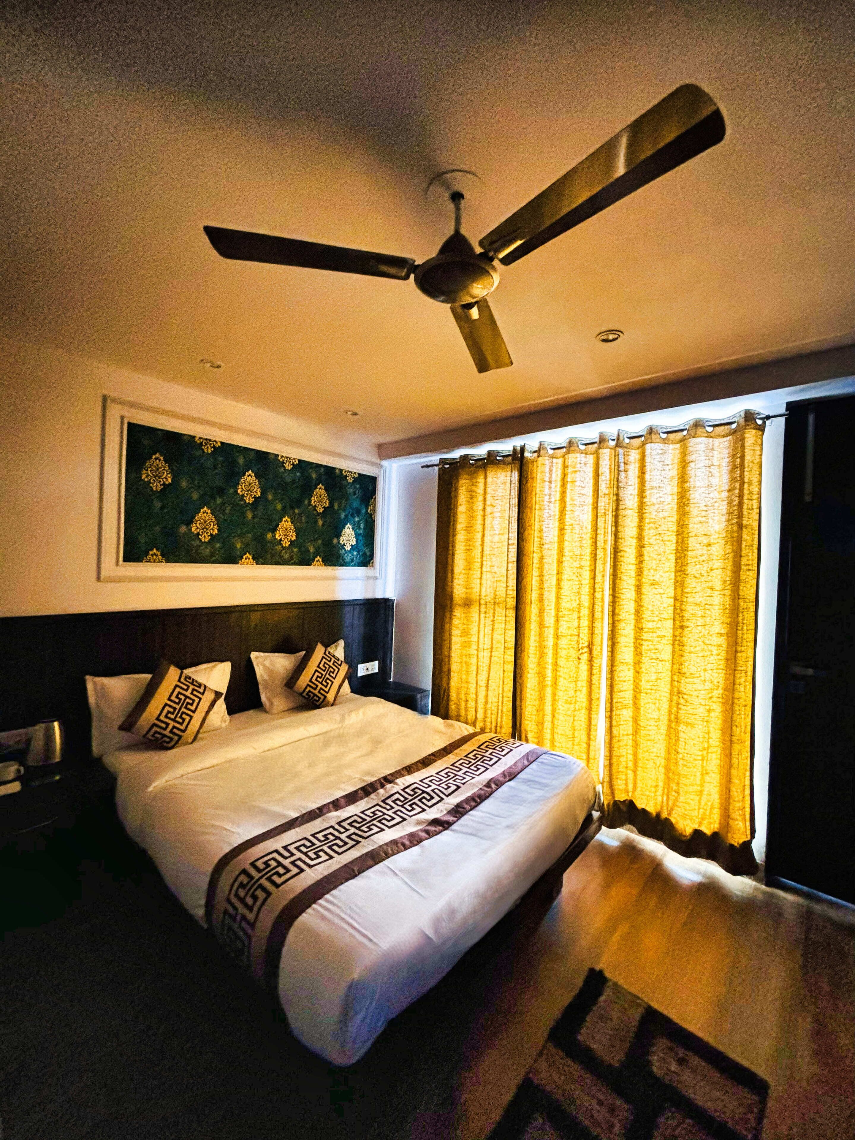 Deluxe Double Room | Desk, laptop workspace, WiFi (free), individually furnished