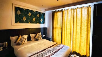 Deluxe Double Room | Desk, laptop workspace, WiFi (free), individually furnished