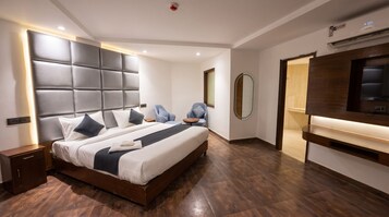 Deluxe Tek Büyük Yataklı Oda | Masa, dizüstü bilgisayar çalışma alanı, güneşlik/perde, ses yalıtımı