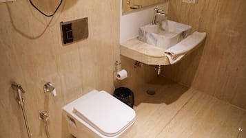 Deluxe Double Room | Desk, laptop workspace, WiFi (free), individually furnished