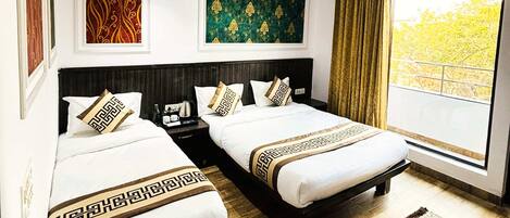 豪華三人房 | 書桌、筆電工作空間、免費無線上網