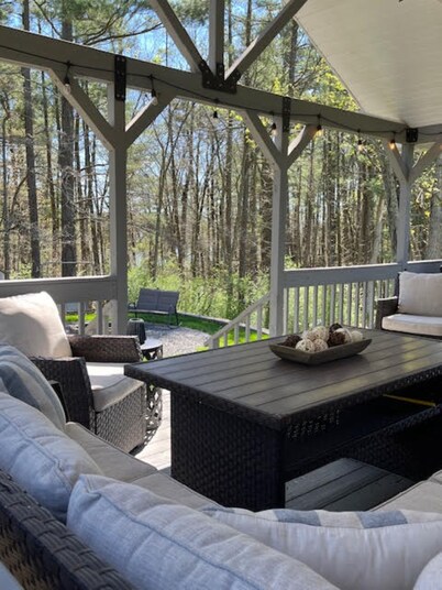 Tall Timbers Retreat. 3 bed 2 bath Cottage & Guest House at Seneca Lake