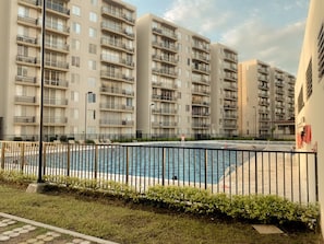 Pool - Cozy 2-bedroom apartment in gorgeous Ricaurte with AC and gym (Ricaurte)
