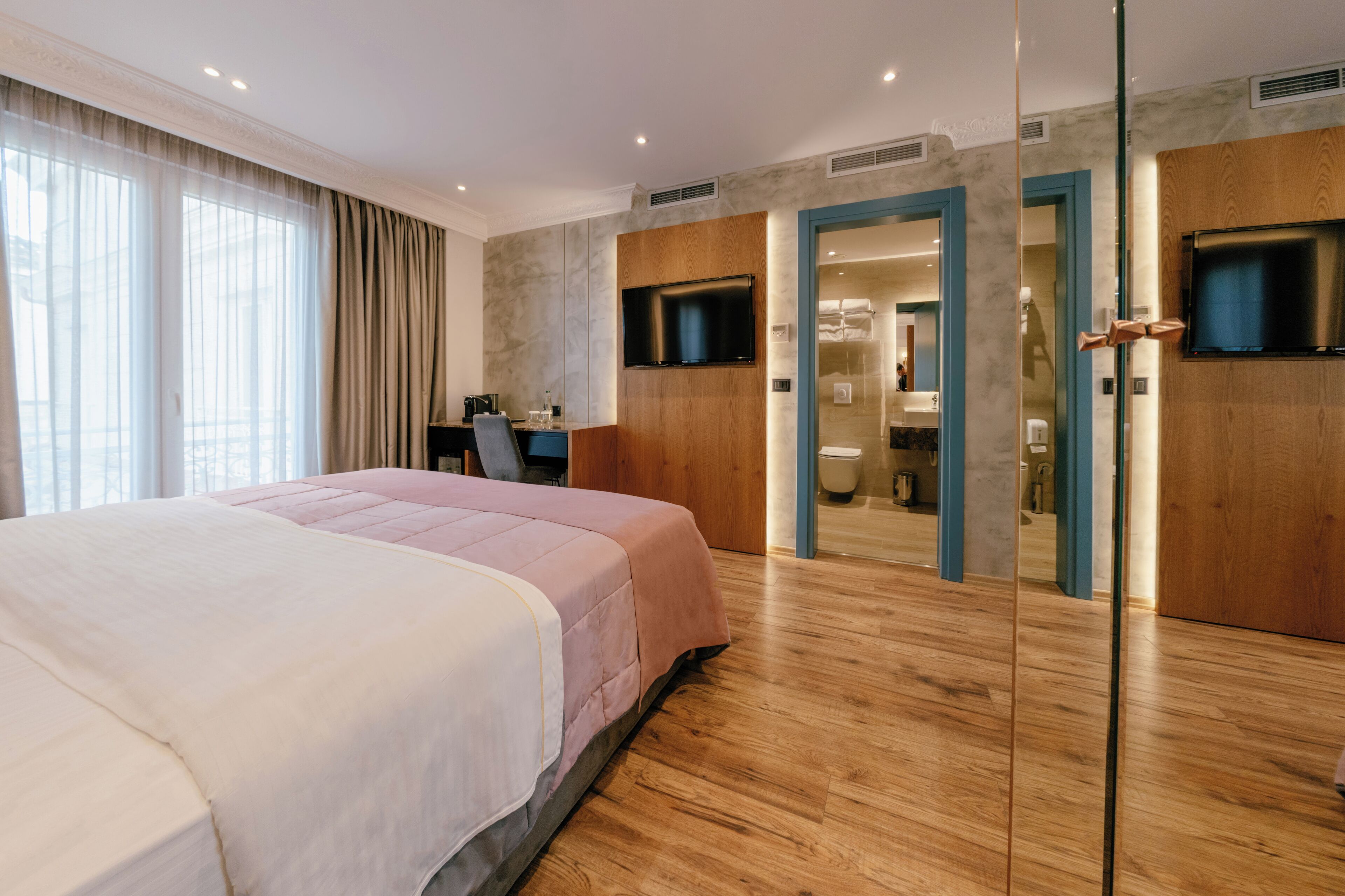 In-room safe, desk, blackout drapes, free WiFi