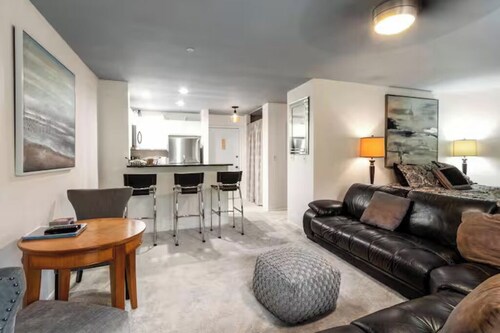 Popular Studio condo Lake Geneva relaxation!