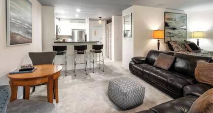 Popular Studio condo Lake Geneva relaxation!
