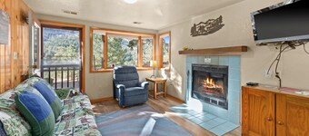 Cabin with view of the divide near RMNP - 1-bedroom cabin in Estes Park