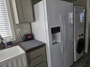 Interior - Rural Lincoln Tiny House - country feel with fast freeway access (Lincoln)